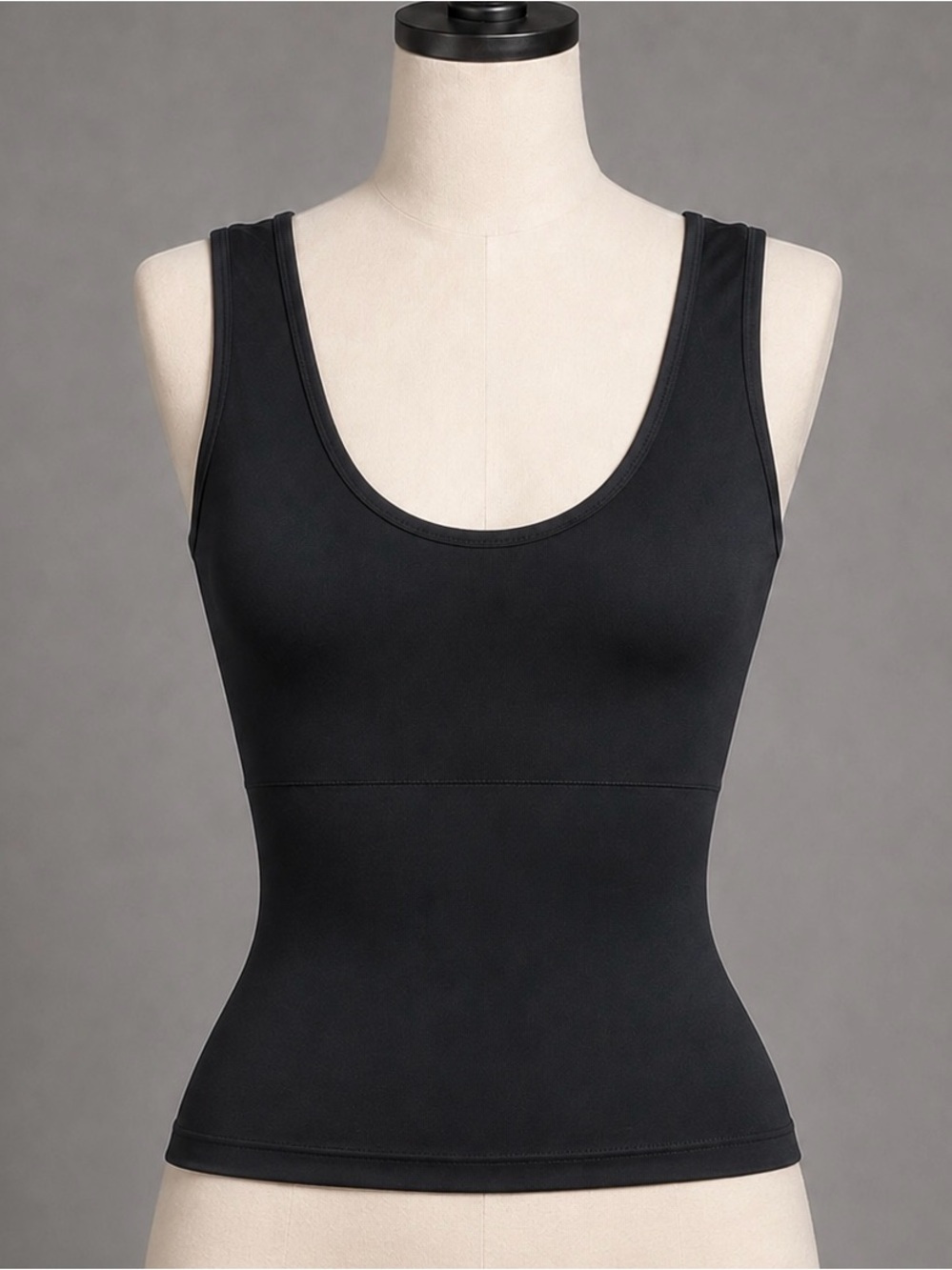 Yummie by Heather Thompson Black Scoop Neck Shape wear Tank Top sz M/L